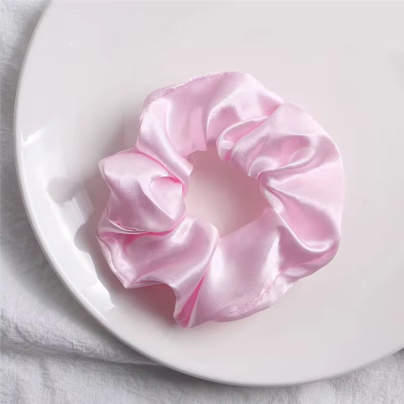 🩷 Cloud Silk Scrunchie